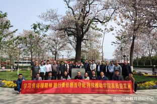 罗克抵达巴塞罗那，巴萨晒球员照片：欢迎来到新城市